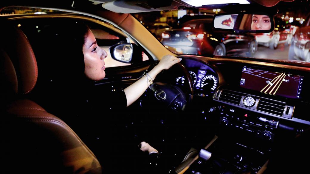 Жени в Саудитска Арабия вече карат автомобили свободно