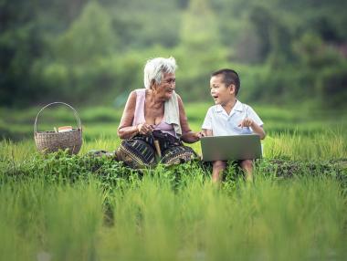 Защо Apple трябва да наема не 30-годишни, а техните баби?