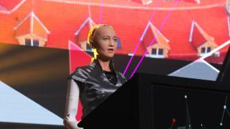 Sophia – роботът, който обикна София