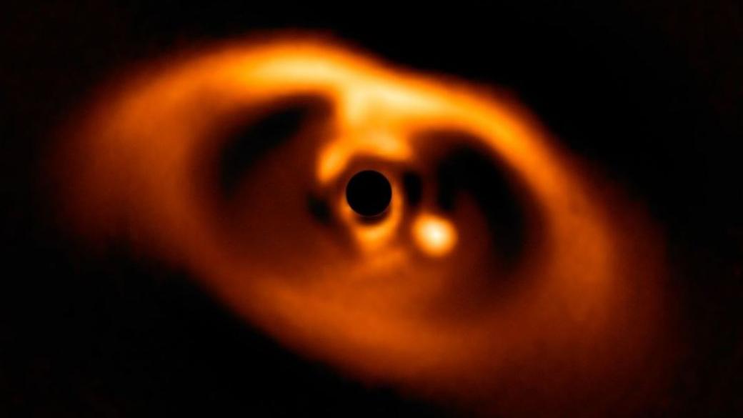 Учени за първи път заснеха раждането на нова планета