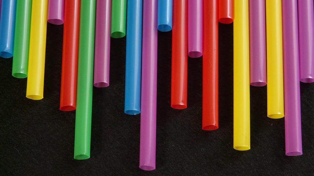 Lidl спира продажбата на пластмасови сламки и чини до края на 2019 г.