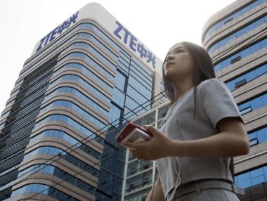 ZTE възобновява част от бизнеса си