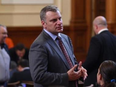 „Да не се правят посрещания на премиера като Цар Освободител на летището“