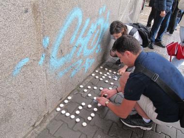 Граждани организират второ „бдение“ пред сградата на БДЖ