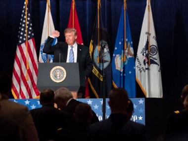 Иран призова Тръмп да спре да туитва за петрол - вдигал цената