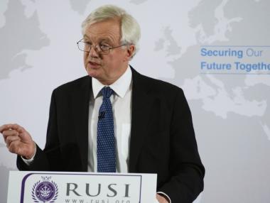 Британският министър по Brexit подаде оставка