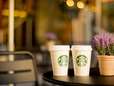 Starbucks въвежда такса за хартиени чаши във Великобритания