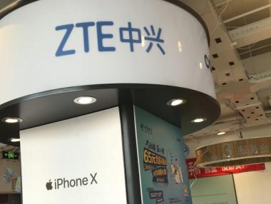 ZTE подновява търговията с американски доставчици