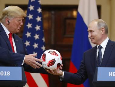 Тръмп рискува политическа буря с поведението си пред Путин