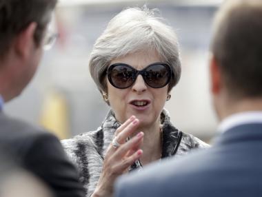 Британският държавен министър на отбраната Гуто Беб подаде оставка