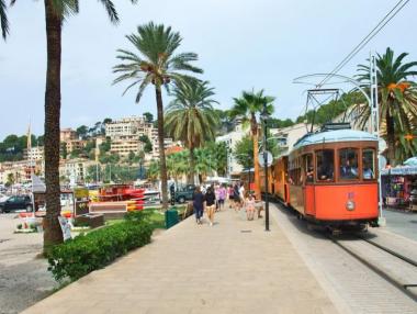 Палма де Майорка забрани алкохола по улицата и скачането от балкони