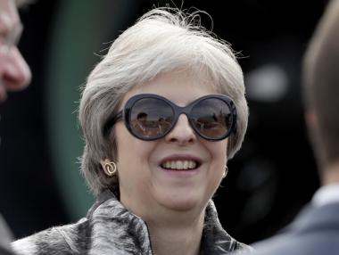 Тереза Мей заплаши съпартийците си с предсрочни избори