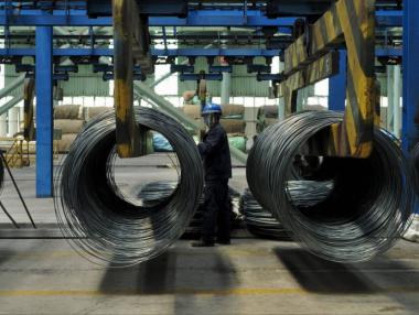 ЕС се подсигурява да не бъде залят от стомана заради САЩ