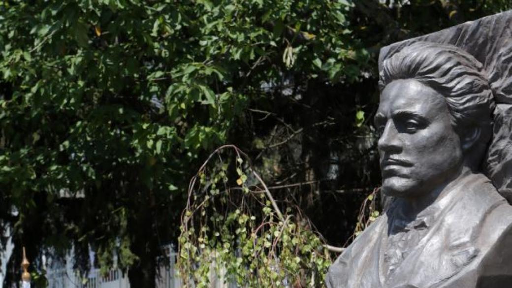 Президентът откри паметник на Левски в Руен