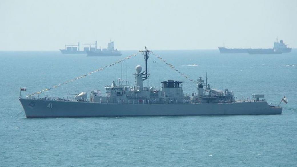 МО купува два нови бойни кораба