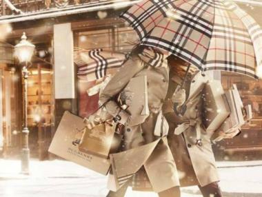 Луксозна марка гори непродадени стоки за милиони, за да защити бранда си