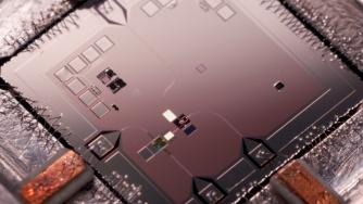 Китайски учени направиха важна стъпка към квантовите компютри