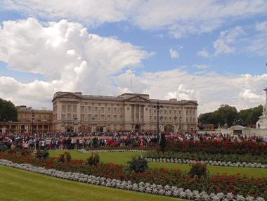 Разходка из коридорите на Бъкингамския дворец