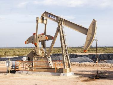 Петролът поскъпна след атаката над саудитския танкер