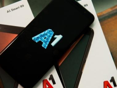 А1 представи първия си собствен смартфон