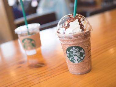 Starbucks обединява сили с Alibaba за доставка на кафе напитки в Китай