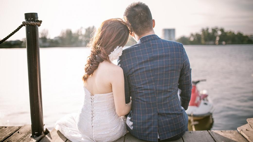 Младоженци дават 2000 паунда да ги снимат на първата им брачна нощ