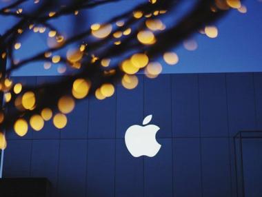 Apple е на косъм да стане първата „трилионна“ компания