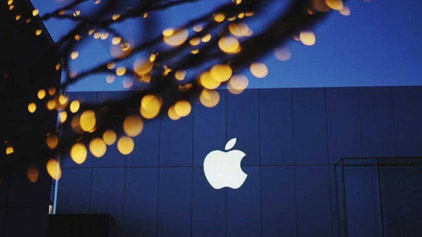 Apple е на косъм да стане първата „трилионна“ компания