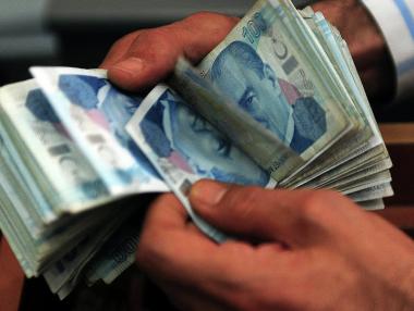 Турската лира потъва с бързи темпове и заплашва икономиката