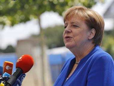 Рекордно нисък рейтинг на консервативния блок на Меркел