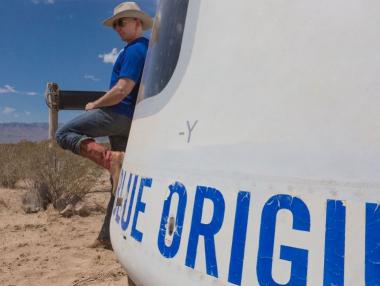 Безос влага в ракетната си програма на фона на ускоряването на космическата надпревара