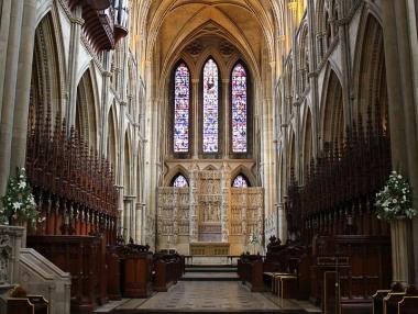 Над 5500 църкви на Острова са минали на зелена енергия