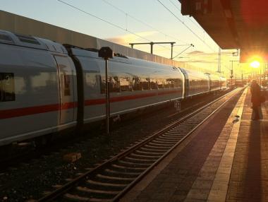 Влак дерайлира край Мездра