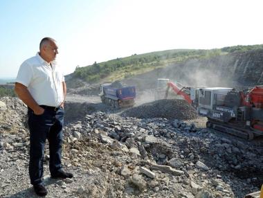 Борисов: Два нови участъка от „Хемус” ще бъдат завършени предсрочно