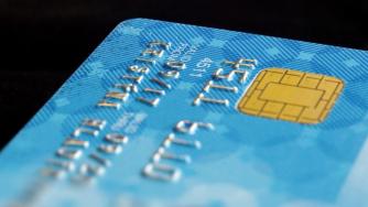 Кредитните карти спестяват на потребителите пари от застраховки за лятото