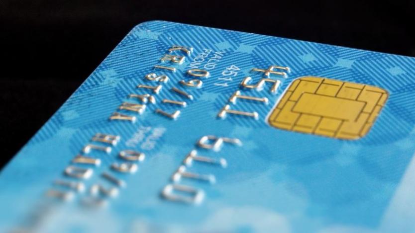 Кредитните карти спестяват на потребителите пари от застраховки за лятото