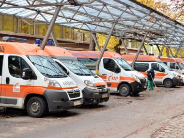 Седем фирми искат да доставят новите 400 линейки