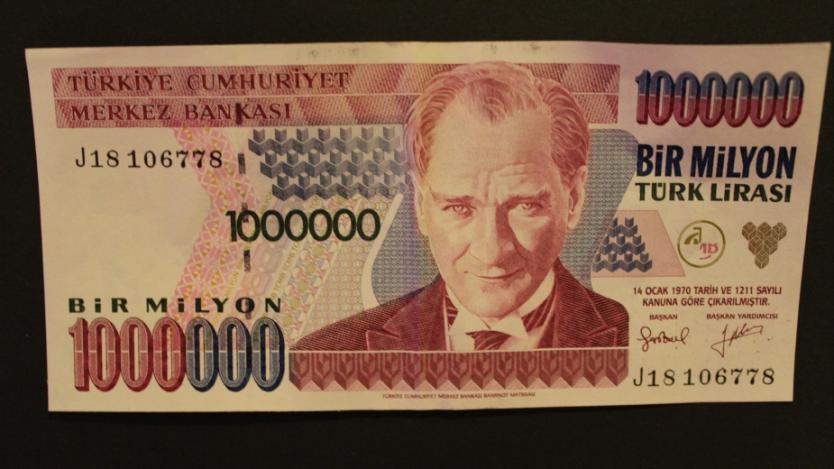 Турската централна банка започва да налива пари в банките