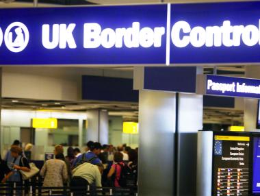 Паспортните проверки на „Хийтроу“ отнемат 2 часа и половина