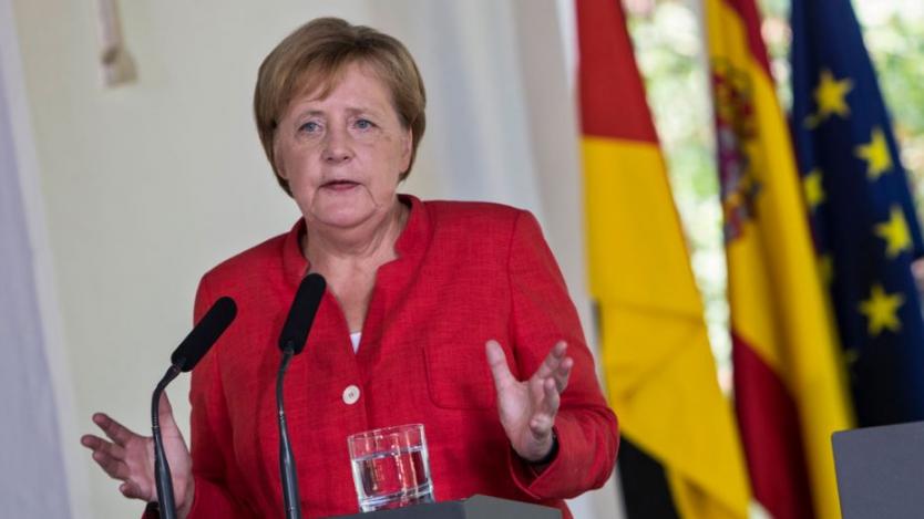 Меркел ще се срещне с Путин край Берлин в събота