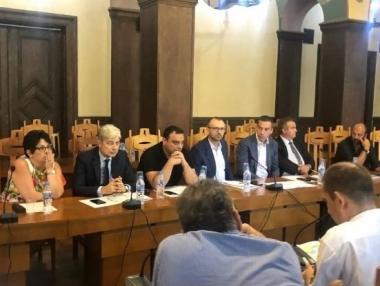 Министри: Няма опасност за туристите от разлива на мазут край Созопол