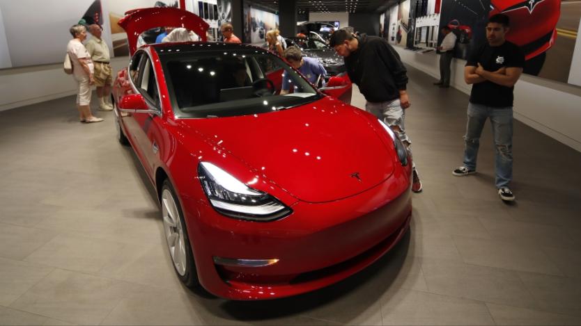 Саудитска Арабия е готова да плати за свалянето на Tesla от борсата