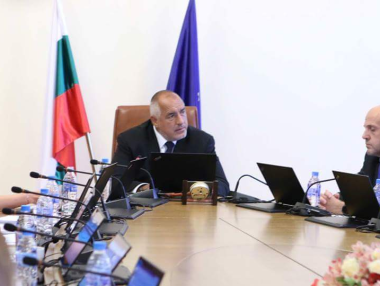 Пътищата се поддържат по-добре от Търговския регистър, смята Борисов