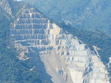 Концесионерът на „Огняново-77“ ще добива варовици още 15 години