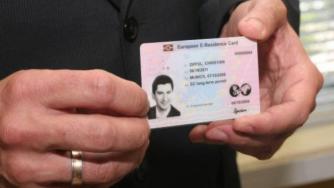 Въвеждат лични карти с чип от края на 2019 г.