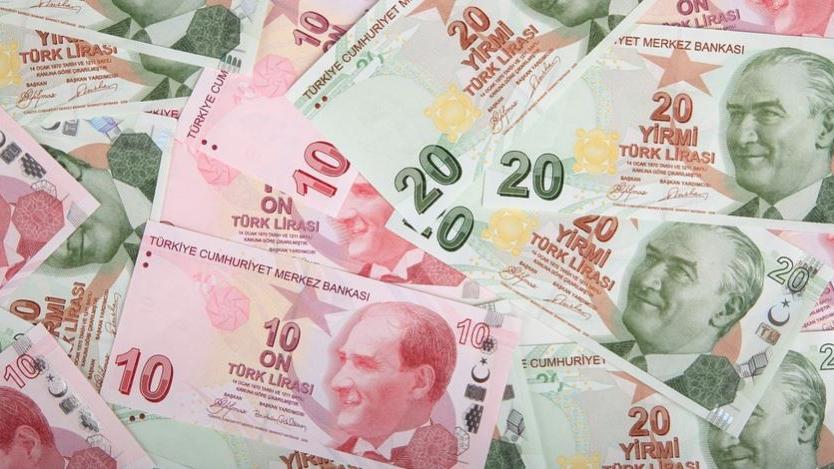 Турската лира пак тръгна надолу след заплахата от нови американски санкции