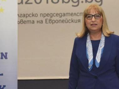 И Цачева намекна за оставки заради срива на Търговски регистър