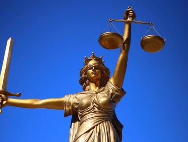 И сайтът на правосъдното министерство се срина