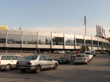 Разчистват от коли паркинга на Националния стадион от понеделник