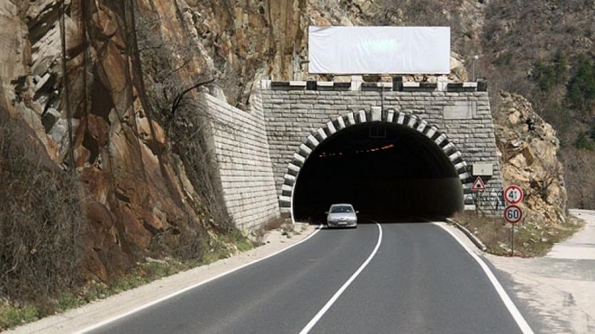 Гръцка фирма спъва строежа на тунел „Железница“